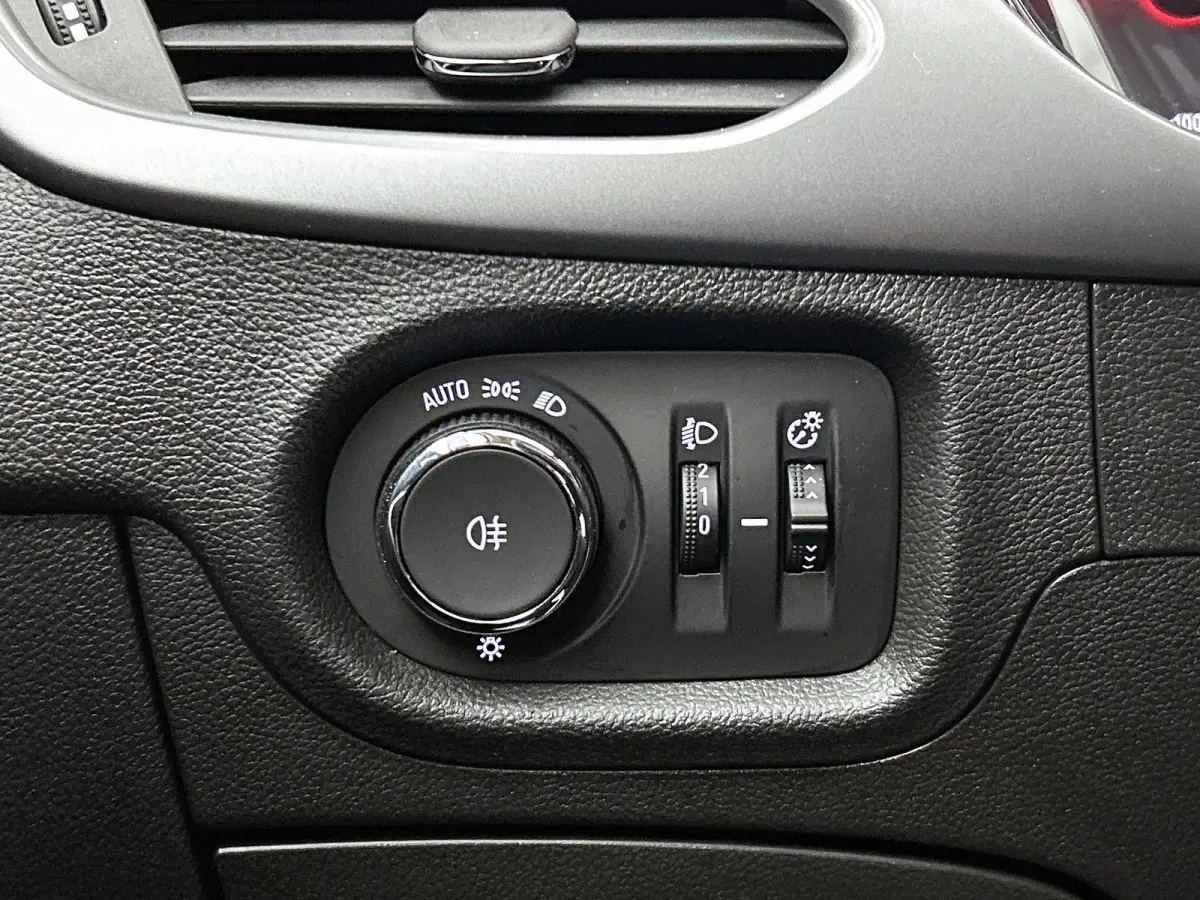 ST 105pk Online Edition | 1ste eigenaar | Parkeersensoren VOOR + Achter | Navigatie | Airco | AppleCarPlay/Android