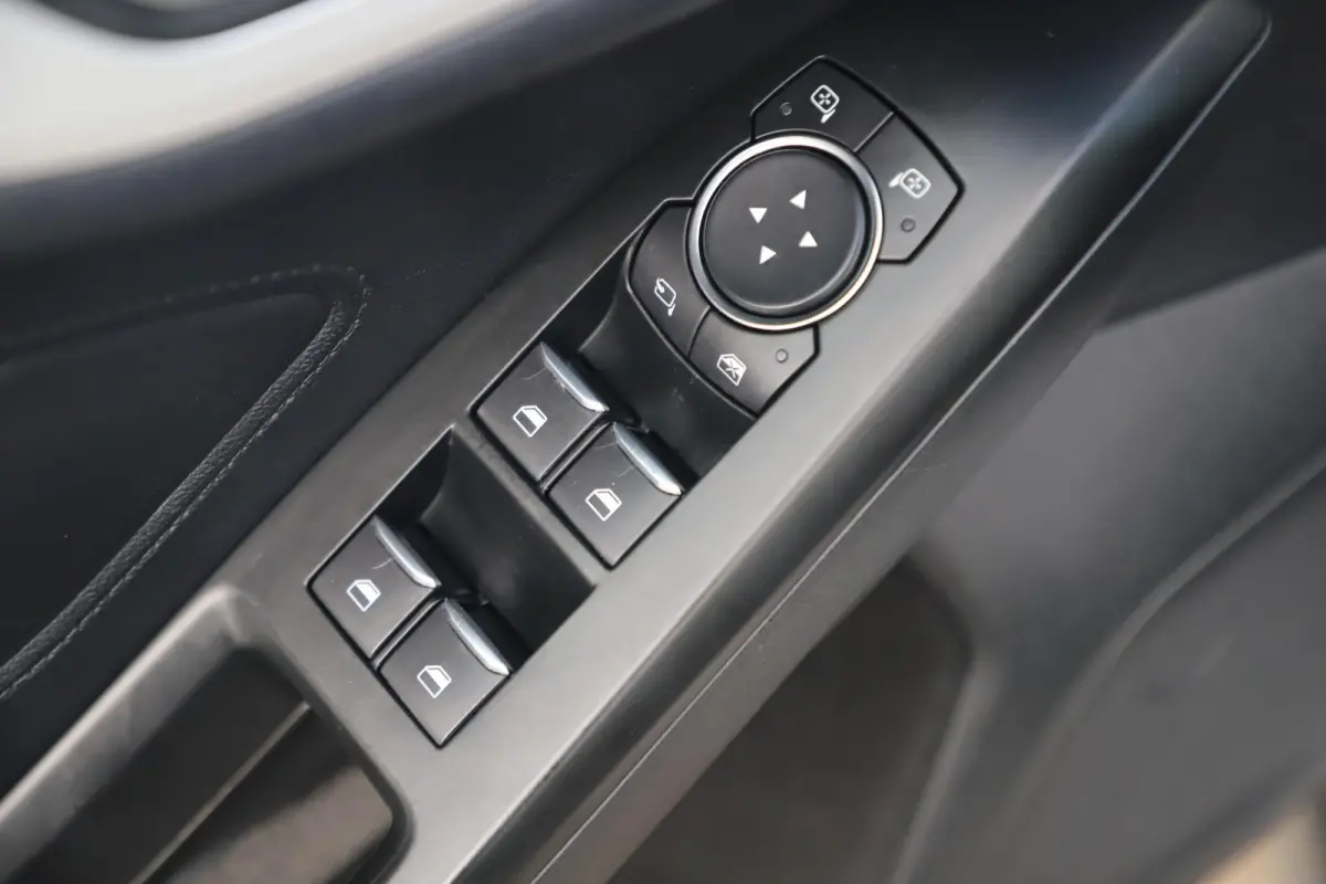 1.0 EcoBoost Trend Edition Business 101PK Trekhaak Navigatie Carplay Android Airco Cruise Control 16 inch LMV(Trekhaak)