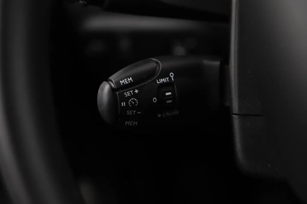 1.2 PureTech S&S Feel Edition Navigatie Carplay Android Climate Cruise Control Rijstrooksensor Parkeersensor