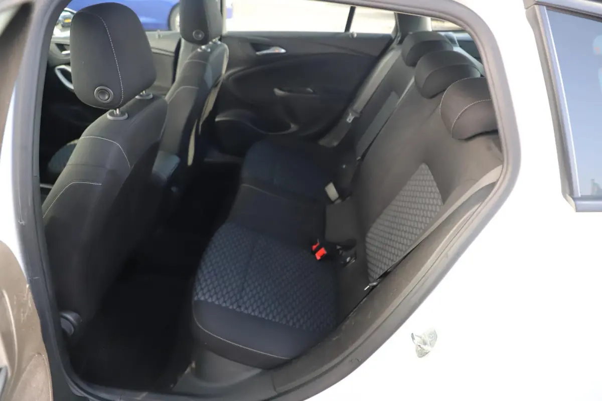 1.2 Business Edition Trekhaak 110PK Navigatie 16 inch LMV Carplay Android Airco Cruise Control