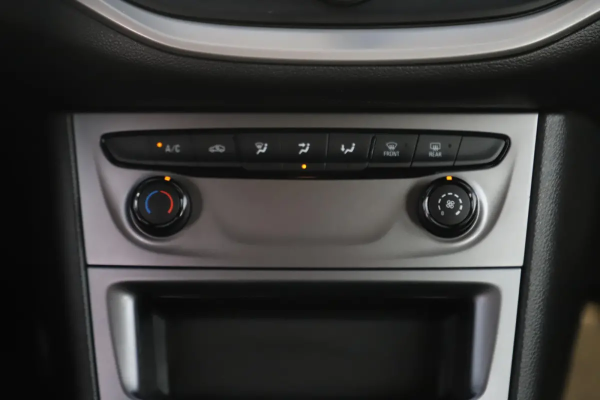 1.2 Business Edition Trekhaak 110PK Navigatie 16 inch LMV Carplay Android Airco Cruise Control