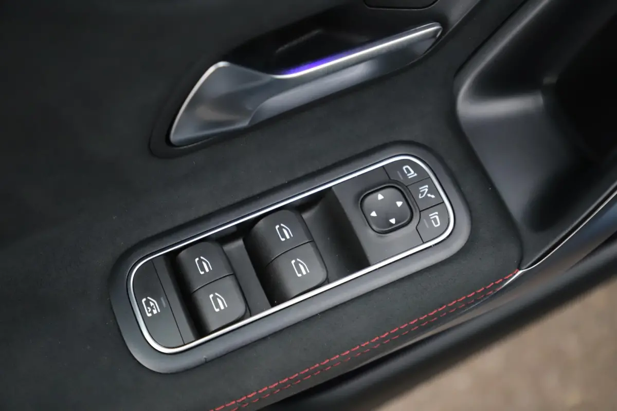 180 Business Solution AMG Night Pakket Automaat Panoramadak Sfeerverlichting Widescreen Achteruitrijcamera