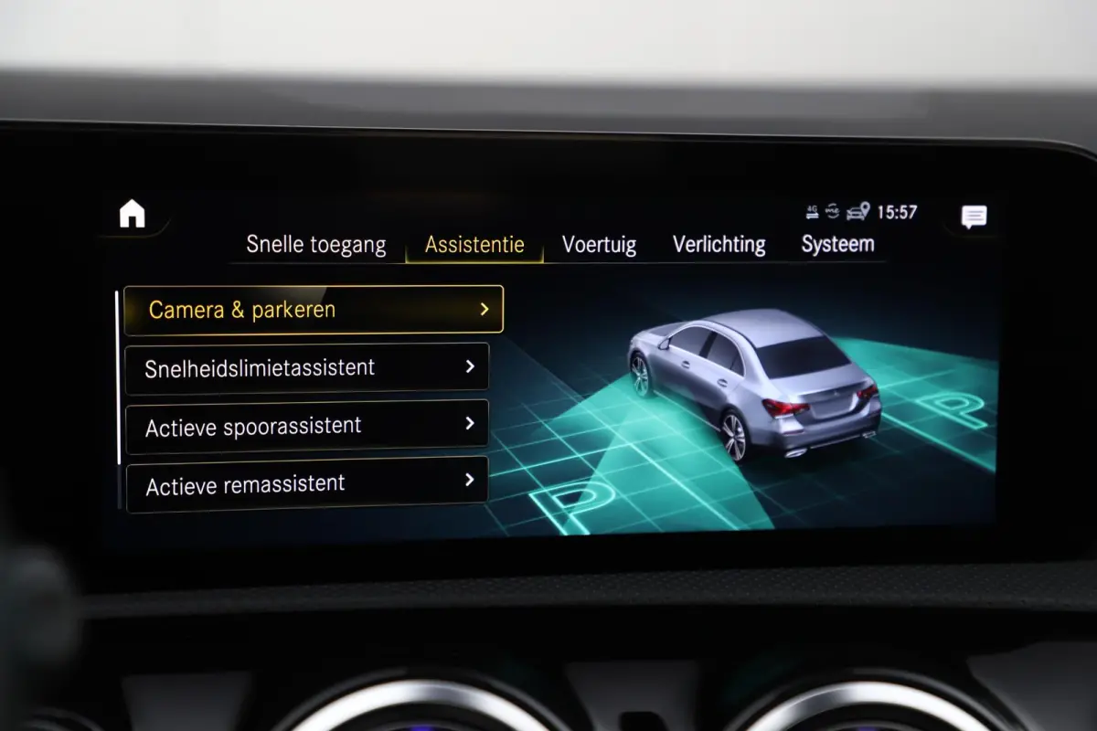180 Business Solution AMG Night Pakket Automaat Panoramadak Sfeerverlichting Widescreen Achteruitrijcamera