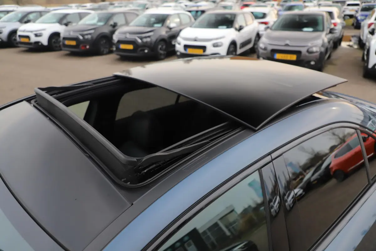 180 Business Solution AMG Night Pakket Automaat Panoramadak Sfeerverlichting Widescreen Achteruitrijcamera