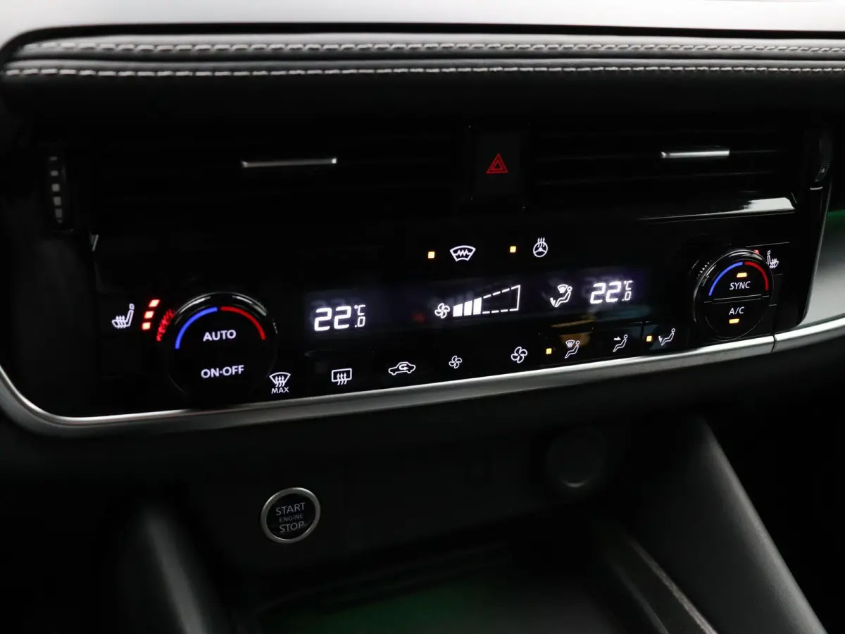 158pk MHEV Xtronic N-Connecta | 360 camera | Stoel stuur verwarming | Clima | Head-Up Display.