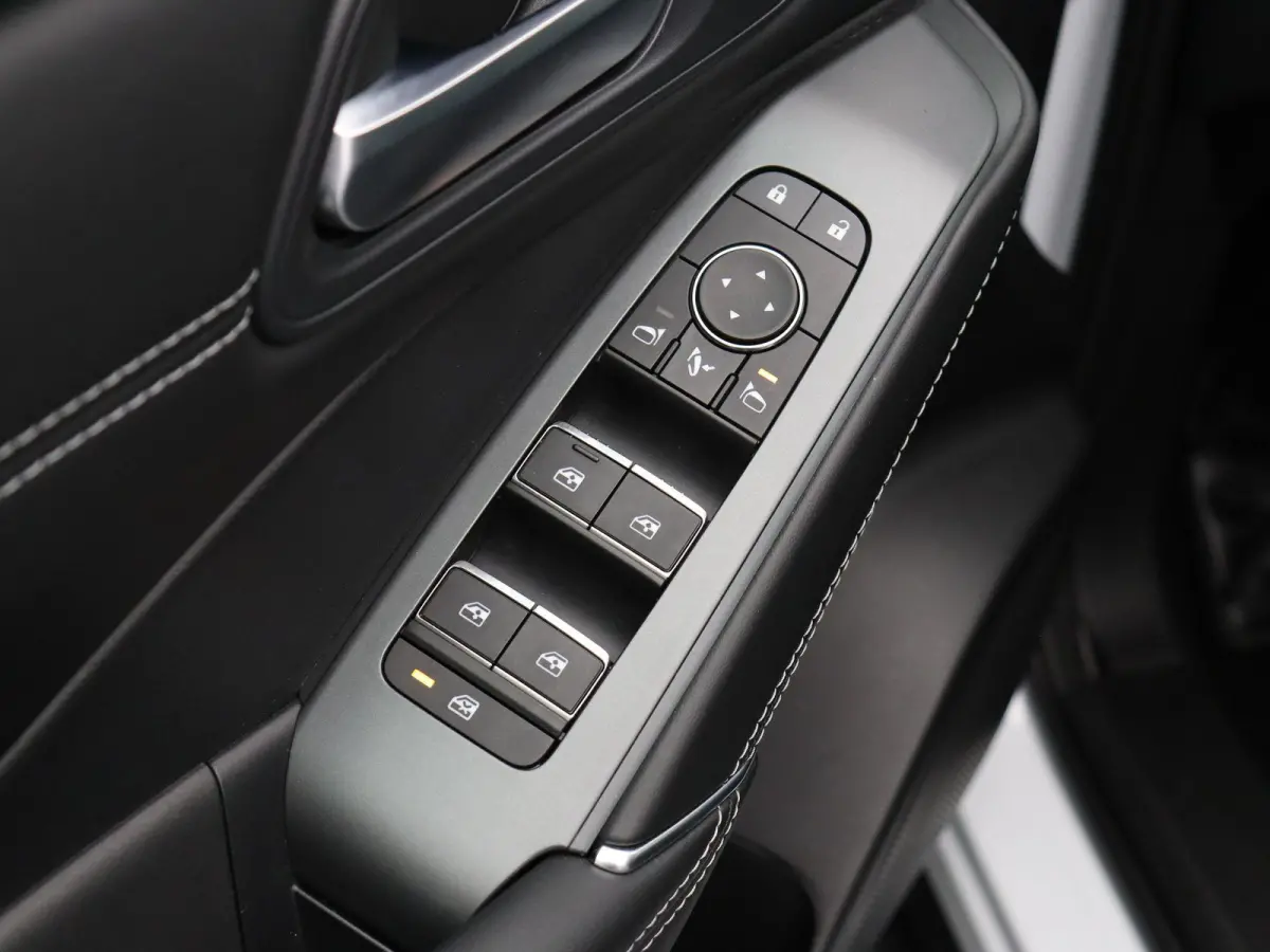 158pk MHEV Xtronic N-Connecta | 360 camera | Stoel stuur verwarming | Clima | Head-Up Display.