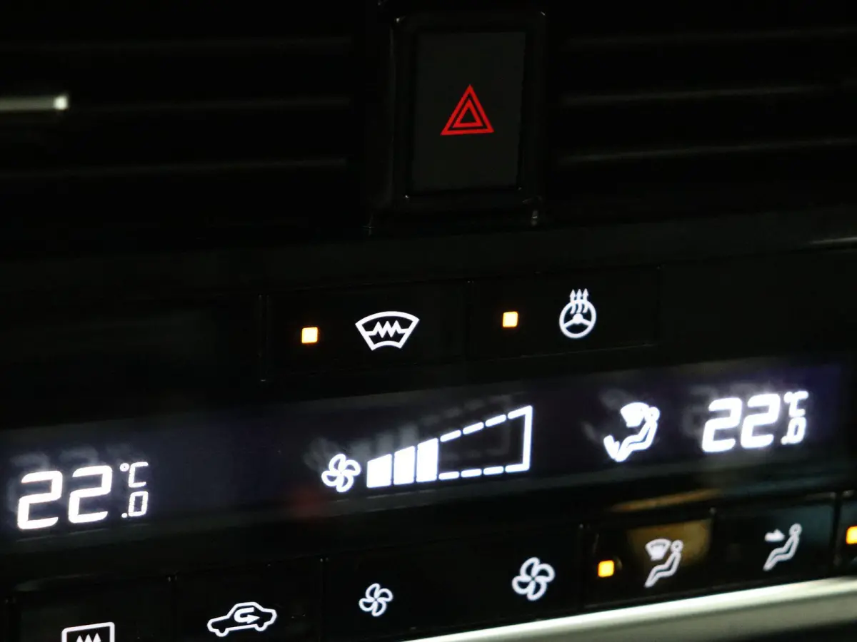 158pk MHEV Xtronic N-Connecta | 360 camera | Stoel stuur verwarming | Clima | Head-Up Display.