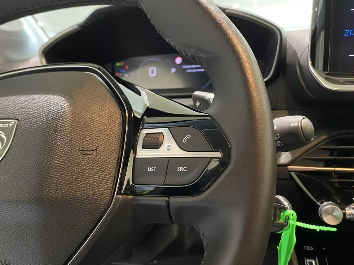 Hybrid 100 e-DCS6 Allure CARPLAY + SENSOREN + CRUISE CONTROL