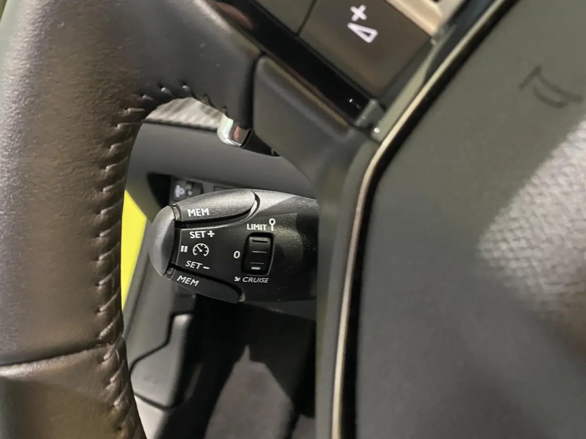 Hybrid 100 e-DCS6 Allure CARPLAY + SENSOREN + CRUISE CONTROL