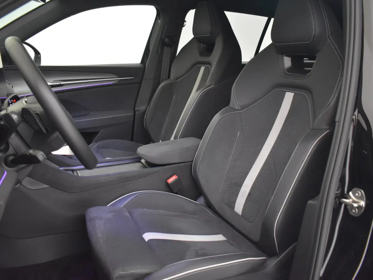 1.5 TSI PHEV Sportline Business 204PK DSG/AUT | Camera | Stoel/stuurverwarming | Elektr. Stoel incl geheugen | App connect | Navi | DAB | LED | Dodehoek | parkeersensoren| Keyless | 19"LMV