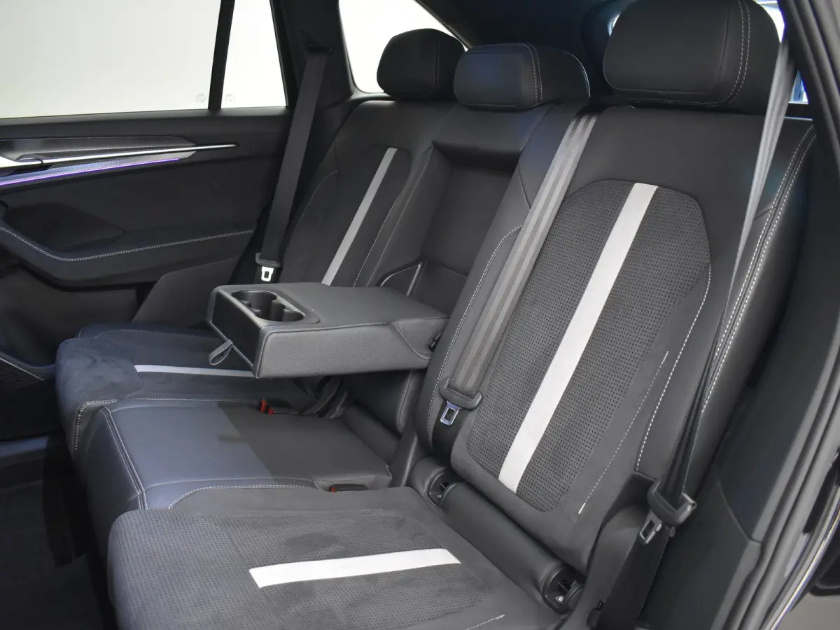 1.5 TSI PHEV Sportline Business 204PK DSG/AUT | Camera | Stoel/stuurverwarming | Elektr. Stoel incl geheugen | App connect | Navi | DAB | LED | Dodehoek | parkeersensoren| Keyless | 19"LMV