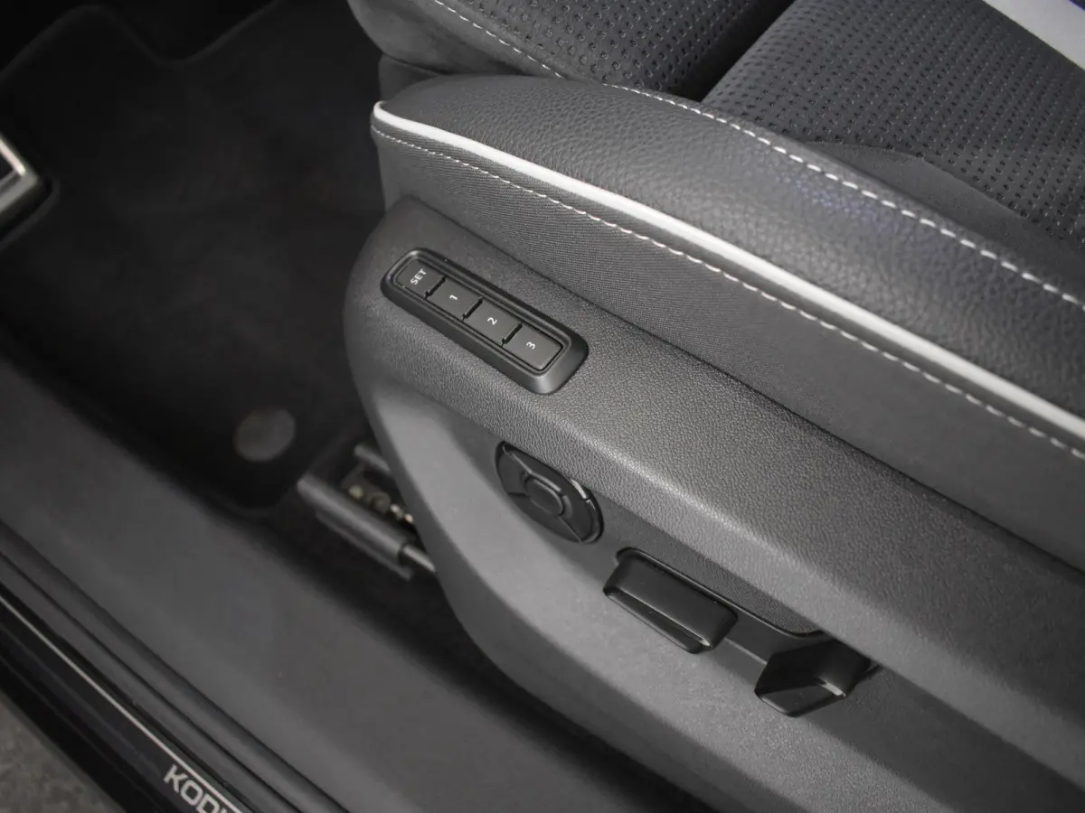 1.5 TSI PHEV Sportline Business 204PK DSG/AUT | Camera | Stoel/stuurverwarming | Elektr. Stoel incl geheugen | App connect | Navi | DAB | LED | Dodehoek | parkeersensoren| Keyless | 19"LMV