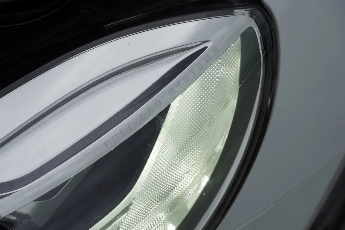 2.0 T3 R-Design LED/Stoelverw./Cruise/Clima/PDC