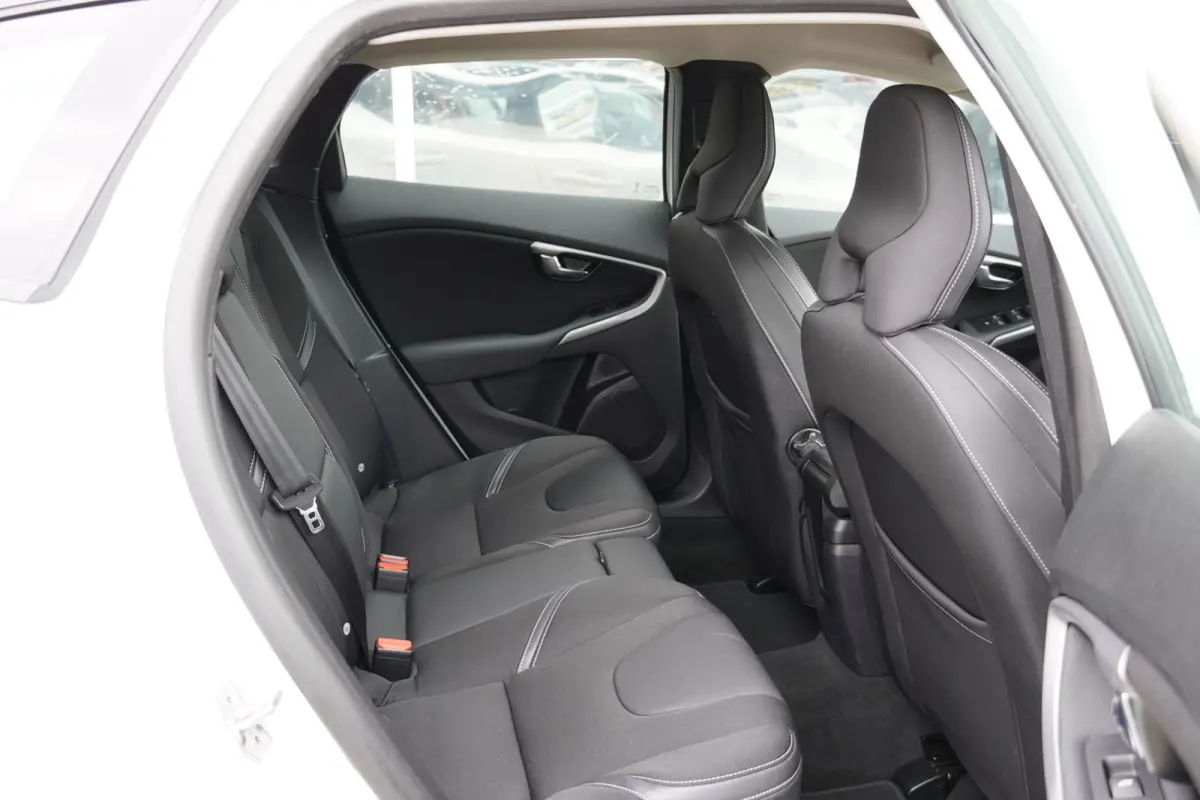 2.0 T3 R-Design LED/Stoelverw./Cruise/Clima/PDC