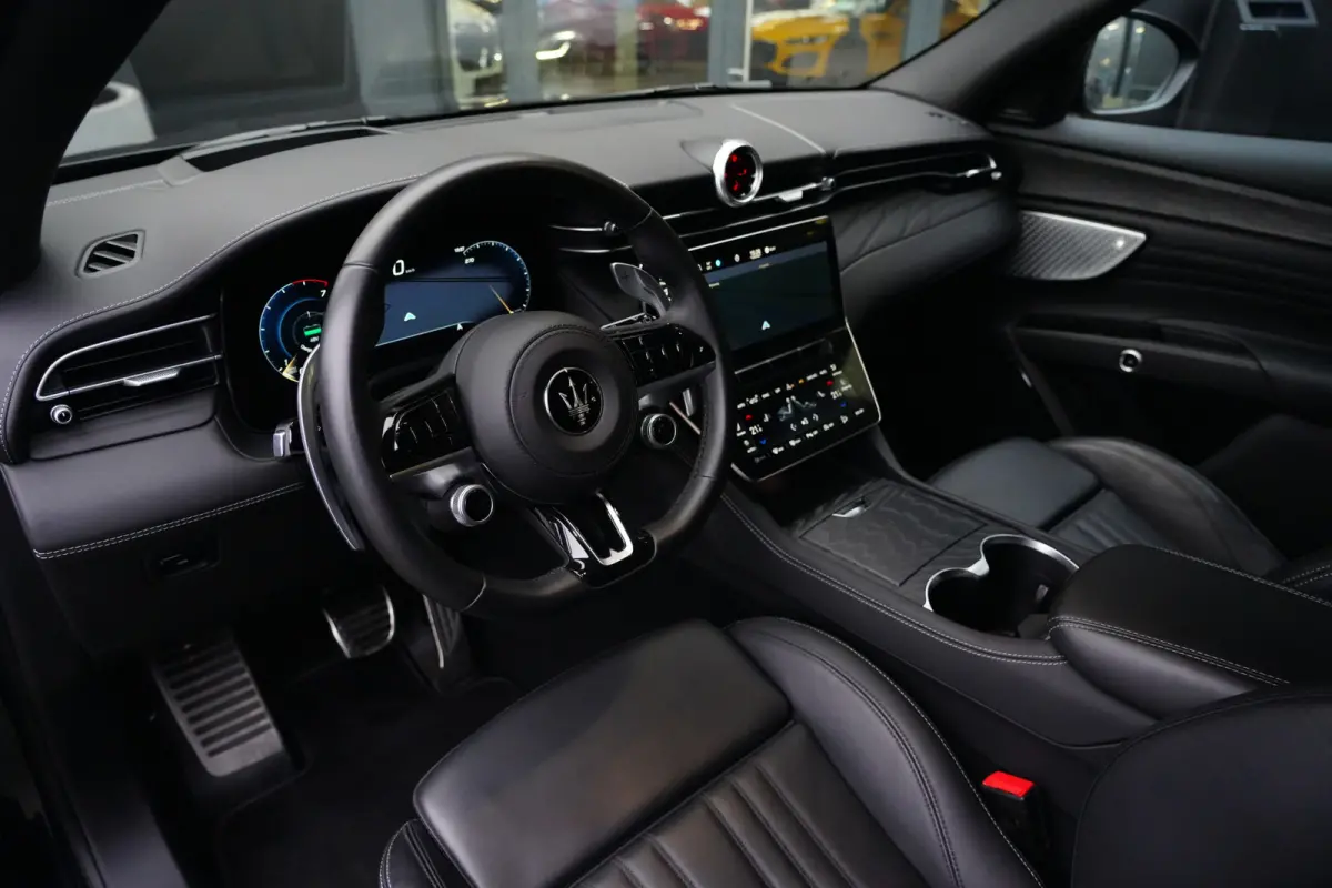 2.0 MHEV Modena | 330PK | HUD | Sonus Faber | 21" | Leder | Maserati Grecale Modena 330 PK Mild Hybrid met 2.0 viercilinder, Head-Up Display, Sonus Faber premium audio, navigatie, 360° came