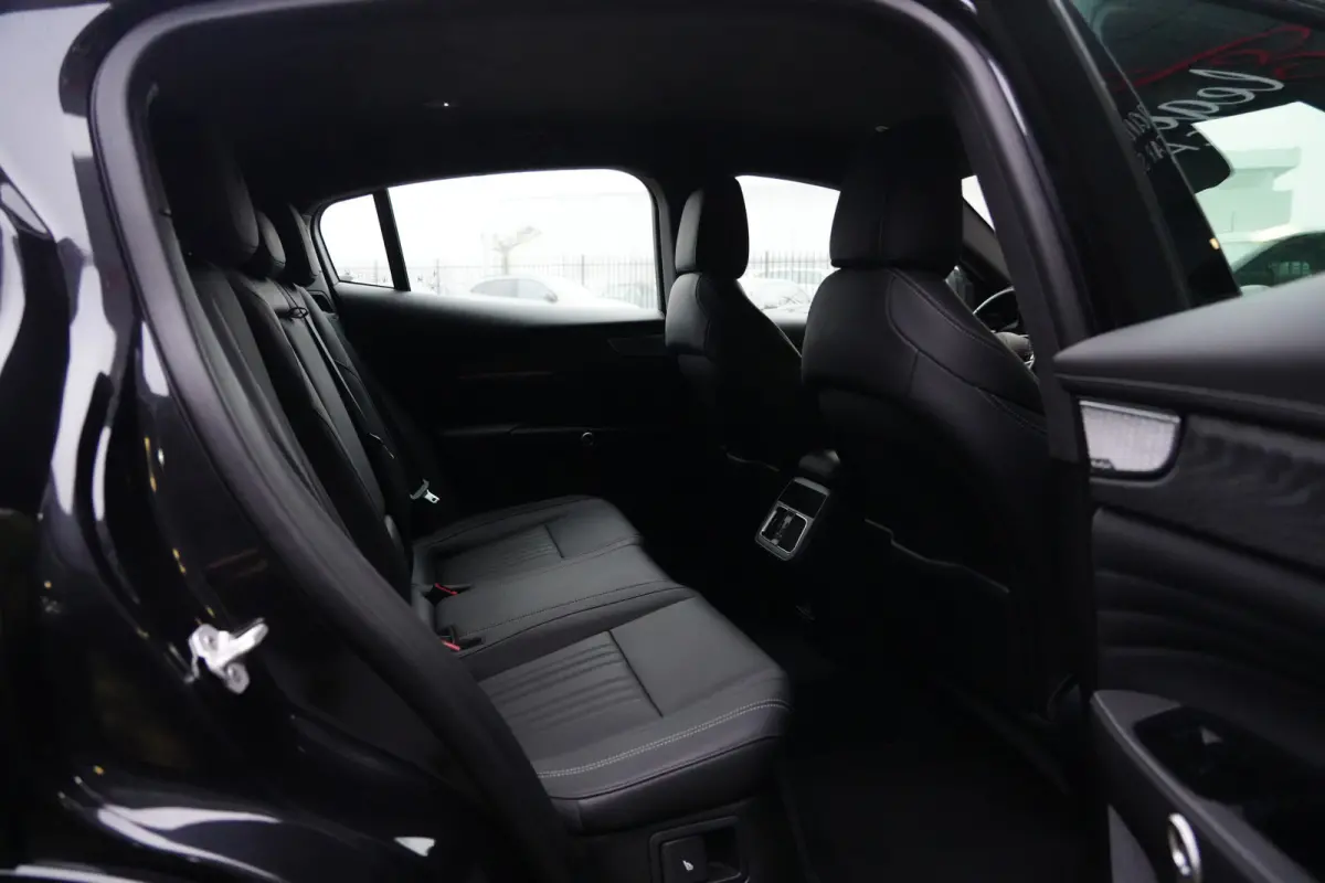2.0 MHEV Modena | 330PK | HUD | Sonus Faber | 21" | Leder | Maserati Grecale Modena 330 PK Mild Hybrid met 2.0 viercilinder, Head-Up Display, Sonus Faber premium audio, navigatie, 360° came