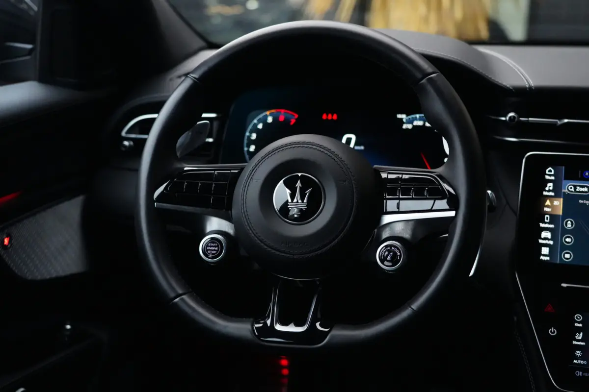 2.0 MHEV Modena | 330PK | HUD | Sonus Faber | 21" | Leder | Maserati Grecale Modena 330 PK Mild Hybrid met 2.0 viercilinder, Head-Up Display, Sonus Faber premium audio, navigatie, 360° came