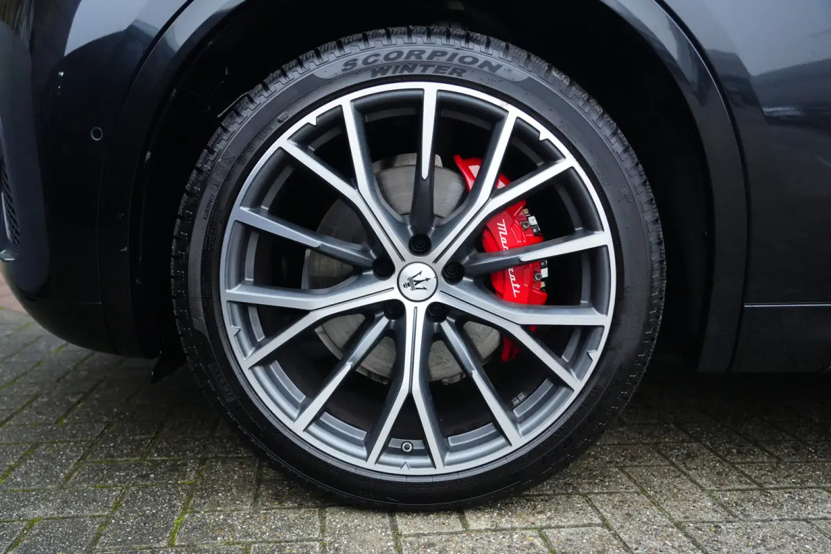 2.0 MHEV Modena | 330PK | HUD | Sonus Faber | 21" | Leder | Maserati Grecale Modena 330 PK Mild Hybrid met 2.0 viercilinder, Head-Up Display, Sonus Faber premium audio, navigatie, 360° came