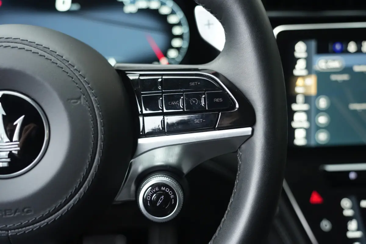 2.0 MHEV Modena | 330PK | HUD | Sonus Faber | 21" | Leder | Maserati Grecale Modena 330 PK Mild Hybrid met 2.0 viercilinder, Head-Up Display, Sonus Faber premium audio, navigatie, 360° came