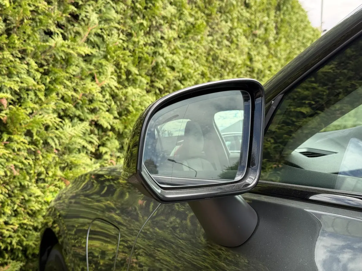 T8 Plug-in hybrid AWD Plus Dark | Bliss | Keyless | Elektrische stoelen | Stuur en stoel verwarming | Harman kardon audio |