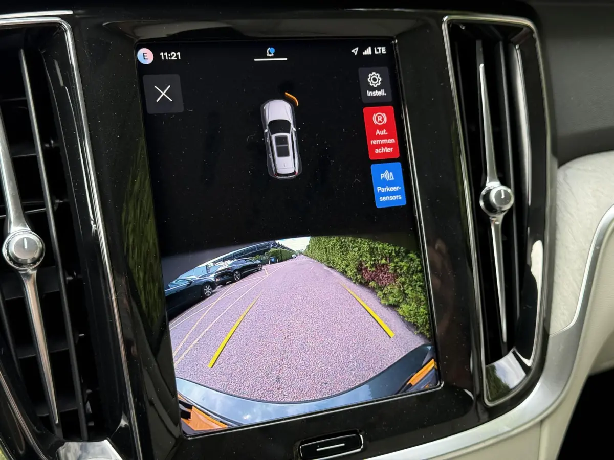 T8 Plug-in hybrid AWD Plus Dark | Bliss | Keyless | Elektrische stoelen | Stuur en stoel verwarming | Harman kardon audio |