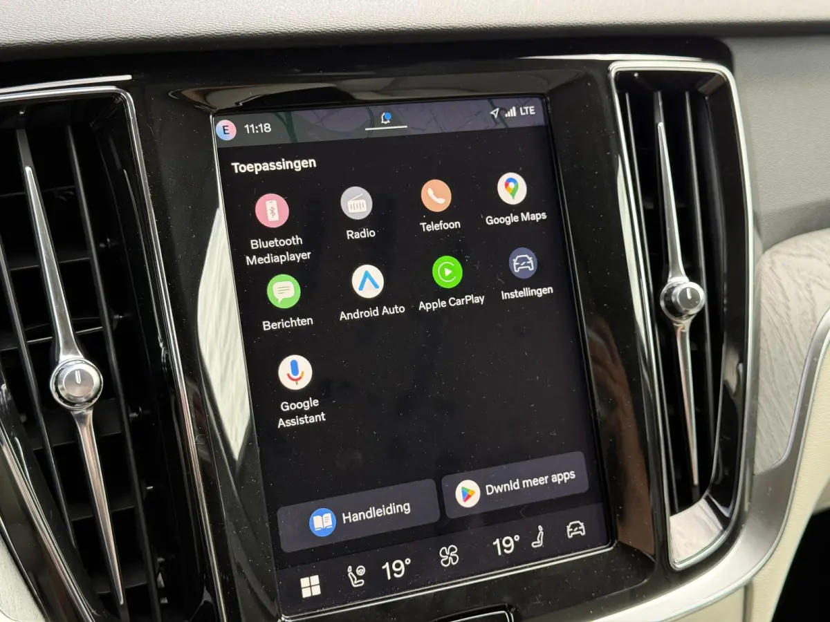 T8 Plug-in hybrid AWD Plus Dark | Bliss | Keyless | Elektrische stoelen | Stuur en stoel verwarming | Harman kardon audio |