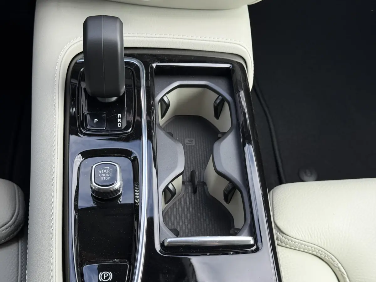 T8 Plug-in hybrid AWD Plus Dark | Bliss | Keyless | Elektrische stoelen | Stuur en stoel verwarming | Harman kardon audio |