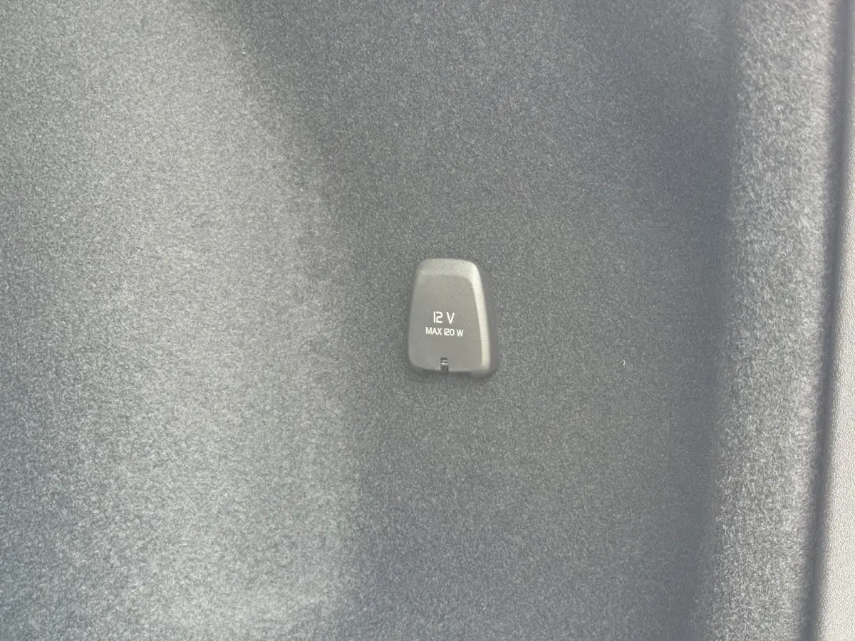 T8 Plug-in hybrid AWD Plus Dark | Bliss | Keyless | Elektrische stoelen | Stuur en stoel verwarming | Harman kardon audio |