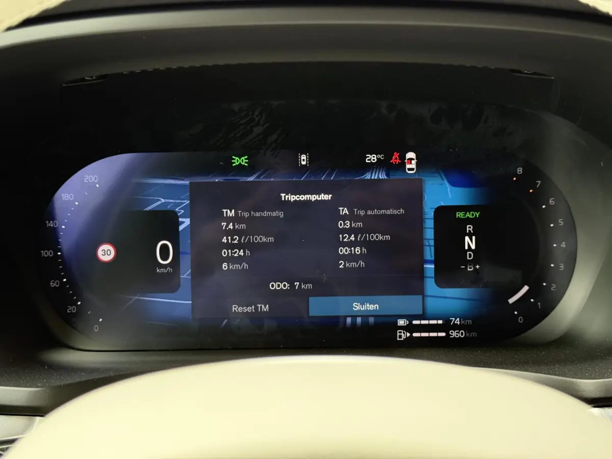T8 Plug-in hybrid AWD Plus Dark | Bliss | Keyless | Elektrische stoelen | Stuur en stoel verwarming | Harman kardon audio |