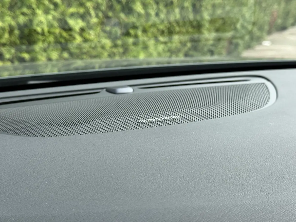 T8 Plug-in hybrid AWD Plus Dark | Bliss | Keyless | Elektrische stoelen | Stuur en stoel verwarming | Harman kardon audio |