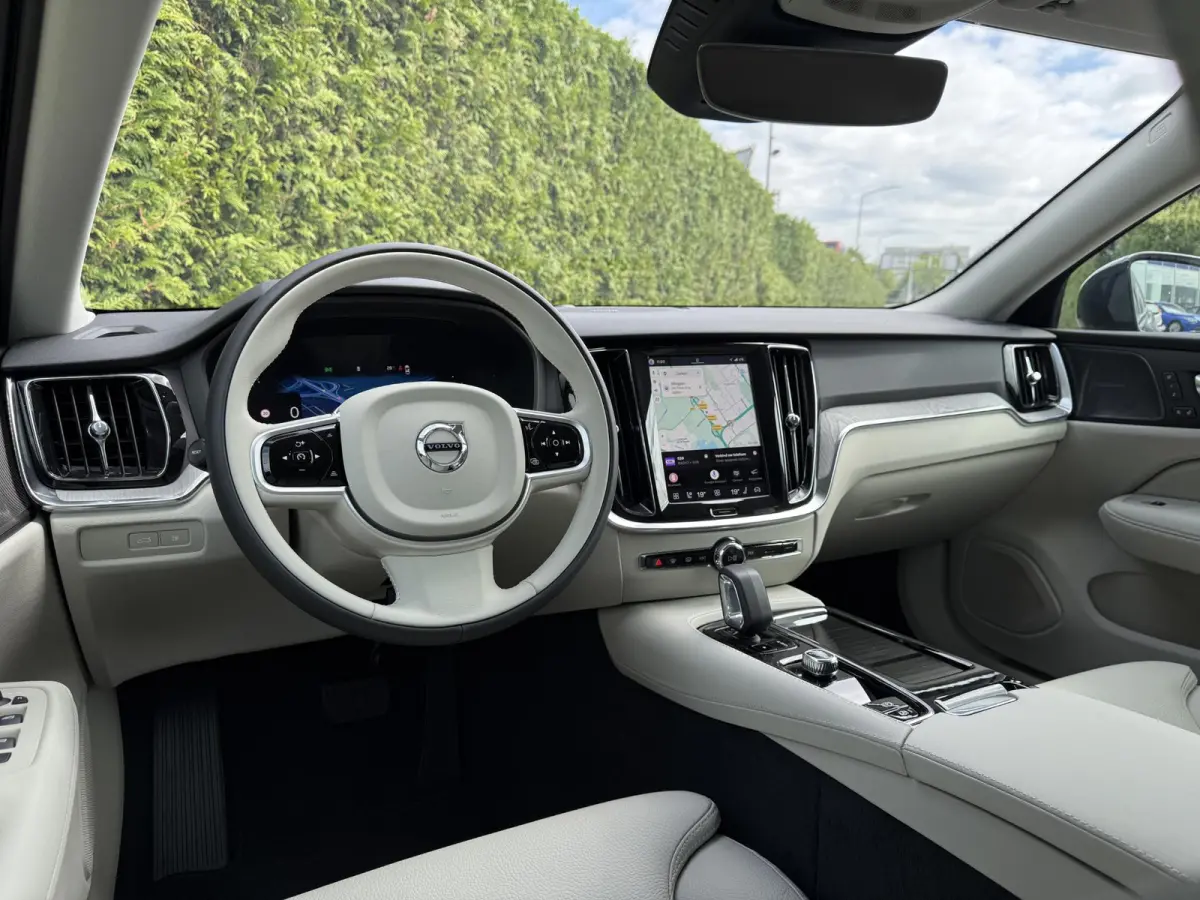 T8 Plug-in hybrid AWD Plus Dark | Bliss | Keyless | Elektrische stoelen | Stuur en stoel verwarming | Harman kardon audio |