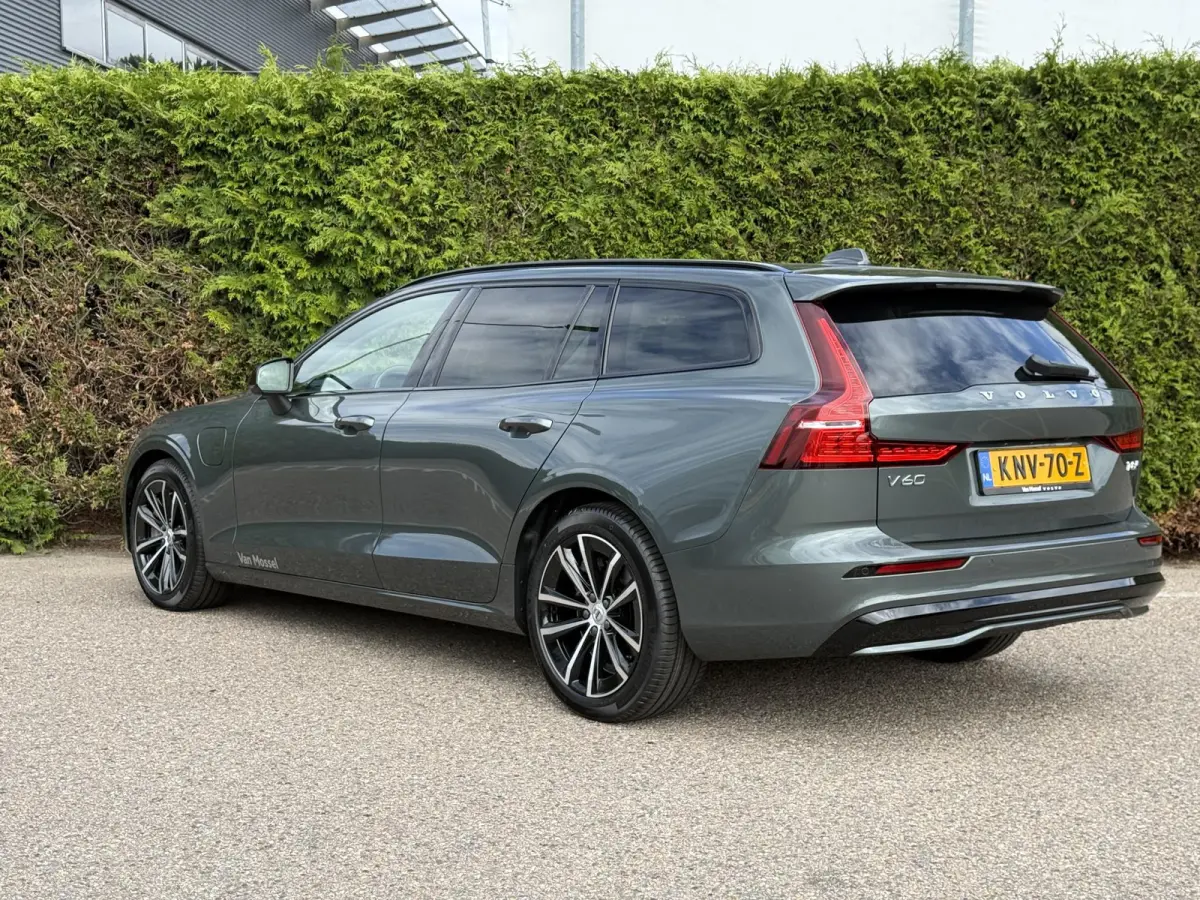 T8 Plug-in hybrid AWD Plus Dark | Bliss | Keyless | Elektrische stoelen | Stuur en stoel verwarming | Harman kardon audio |