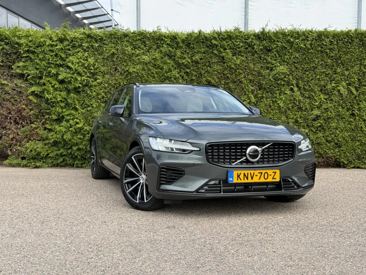 T8 Plug-in hybrid AWD Plus Dark | Bliss | Keyless | Elektrische stoelen | Stuur en stoel verwarming | Harman kardon audio |