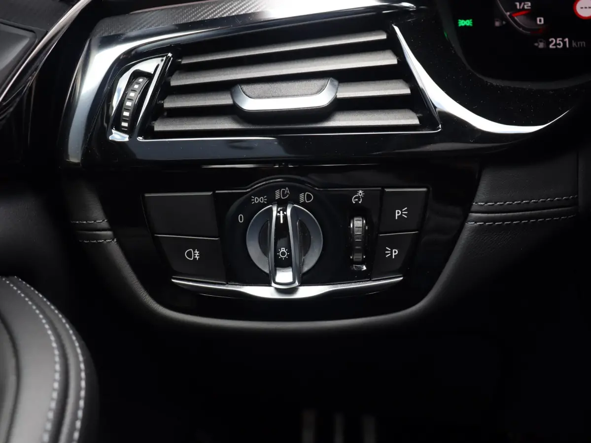 M5 Competition | High Executive | M Driver's Package | Bowers & Wilkins | Stoelventilatie | Driving Assistant Prof. | Head-Up | Soft Close | 20'' LMV