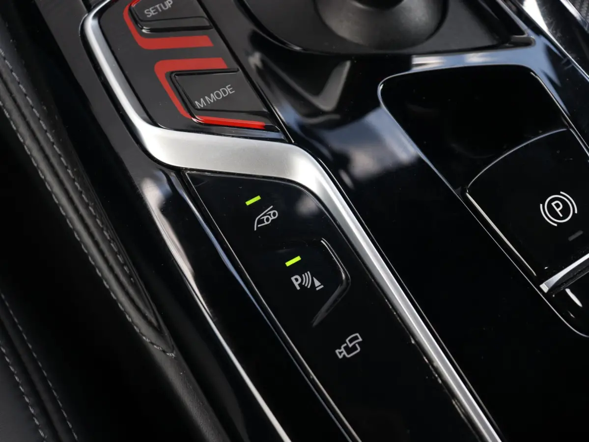 M5 Competition | High Executive | M Driver's Package | Bowers & Wilkins | Stoelventilatie | Driving Assistant Prof. | Head-Up | Soft Close | 20'' LMV
