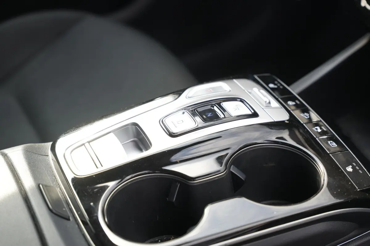 1.6 T-GDI HEV i-Motion Rijstrooksensor Hill hold Dakrails DAB Apple carplay