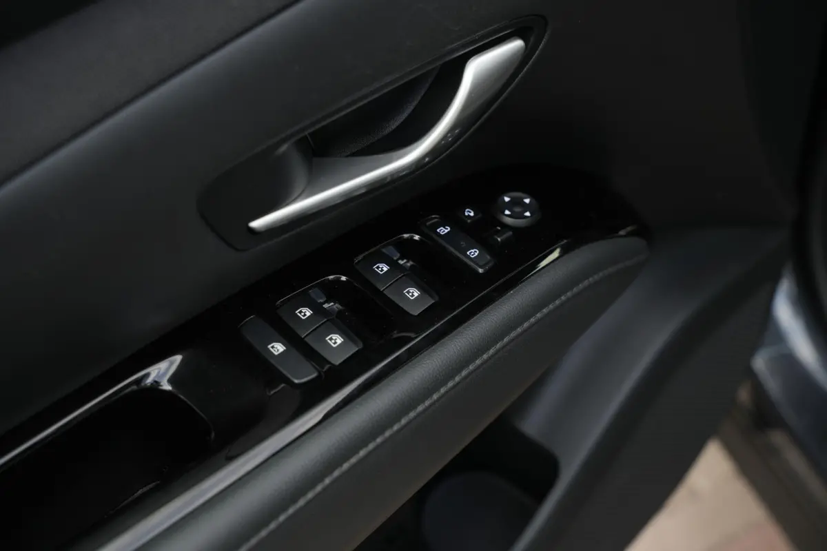 1.6 T-GDI HEV i-Motion Rijstrooksensor Hill hold Dakrails DAB Apple carplay