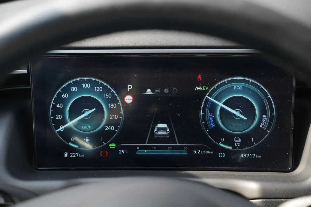 1.6 T-GDI HEV i-Motion Rijstrooksensor Hill hold Dakrails DAB Apple carplay