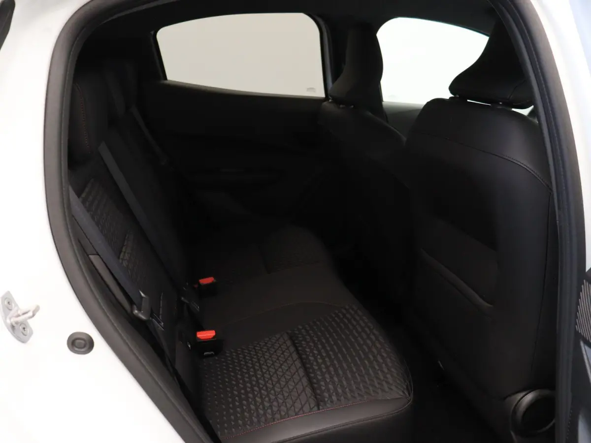 Hybrid 160pk techno | Vijf jaar garantie | Stoelverwarming | 360 graden camera | All season banden |