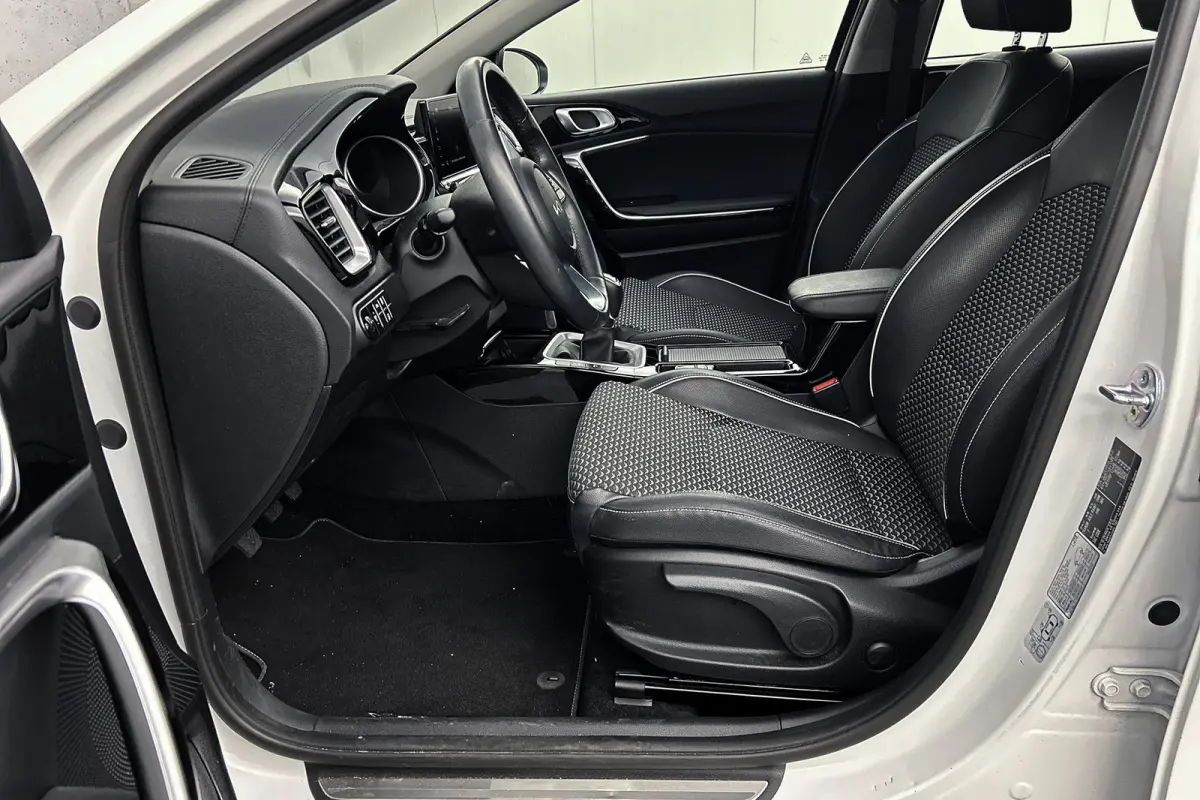 1.0 T-GDi DynamicLine | Camera | Half lederen bekleding | LED koplampen