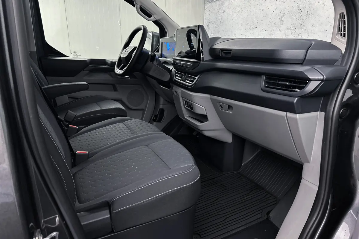 2.5 PHEV L2H1 Limited | 2-zitplaatsen rechtsvoor | Camera