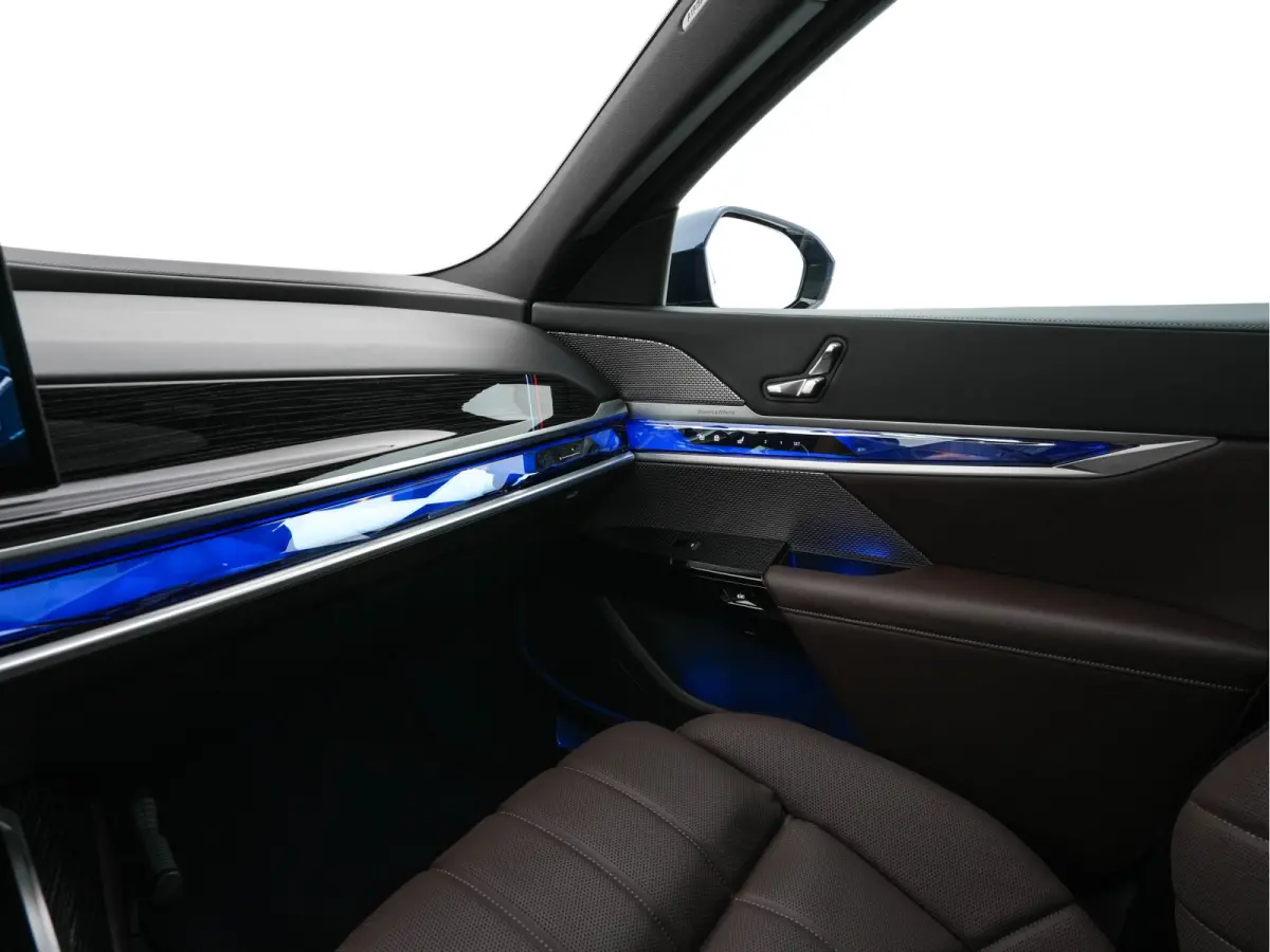 xDrive60 106 kWh M-Sport-Styling [3-Fase-11kW] {SoH-98%} (INCL-BTW) *PANO | LEATHER | FULL-LED | BLIND-SPOT | BOWERS&WILKINS | MEMORY-PACK | TOP-VIEW | VENTILATED/HEATED-COMFORTSEATS | SOFT-