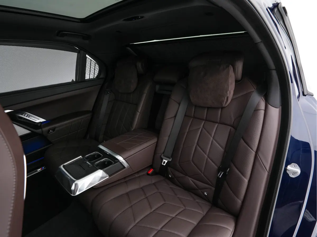 xDrive60 106 kWh M-Sport-Styling [3-Fase-11kW] {SoH-98%} (INCL-BTW) *PANO | LEATHER | FULL-LED | BLIND-SPOT | BOWERS&WILKINS | MEMORY-PACK | TOP-VIEW | VENTILATED/HEATED-COMFORTSEATS | SOFT-