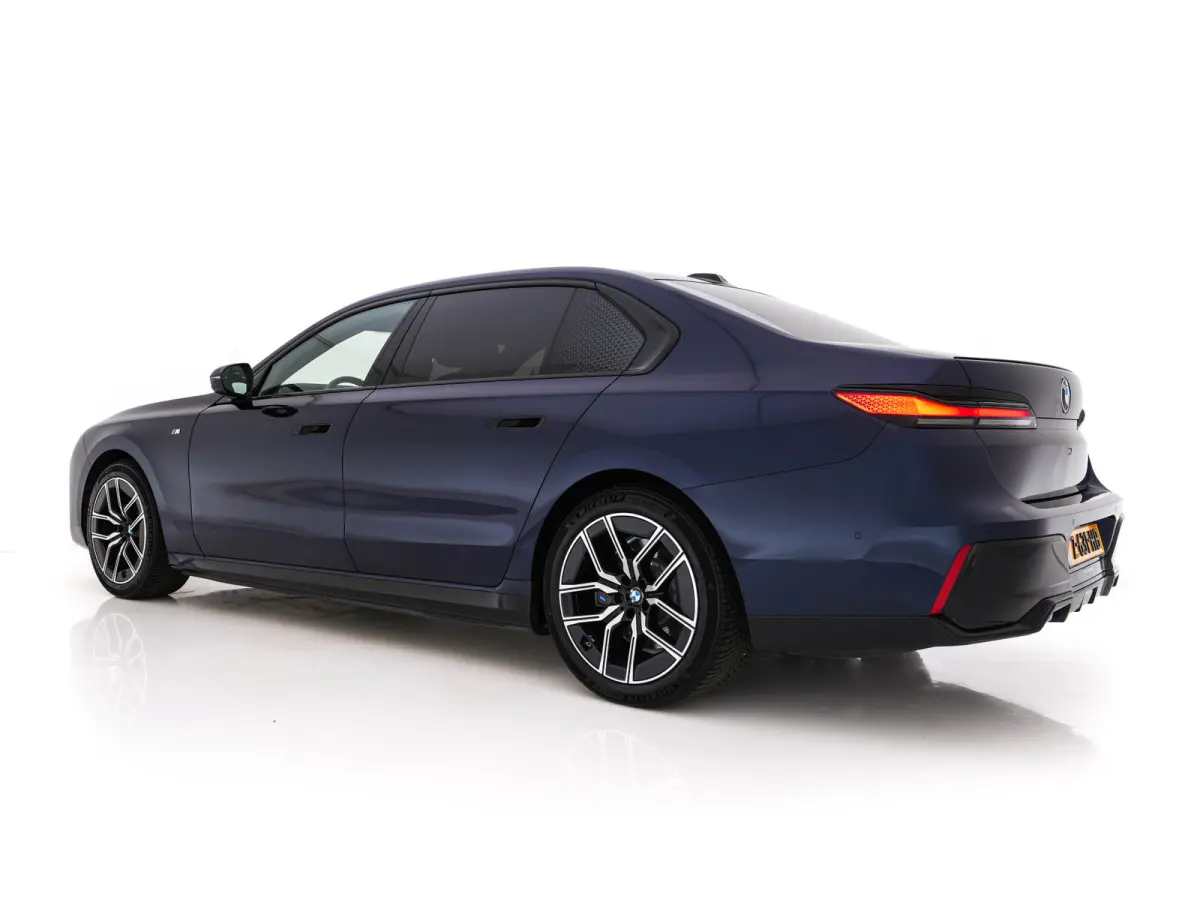 xDrive60 106 kWh M-Sport-Styling [3-Fase-11kW] {SoH-98%} (INCL-BTW) *PANO | LEATHER | FULL-LED | BLIND-SPOT | BOWERS&WILKINS | MEMORY-PACK | TOP-VIEW | VENTILATED/HEATED-COMFORTSEATS | SOFT-