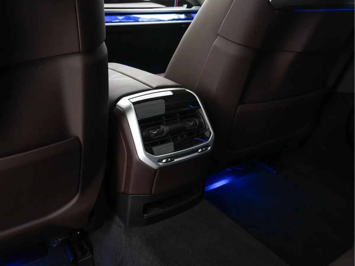 xDrive60 106 kWh M-Sport-Styling [3-Fase-11kW] {SoH-98%} (INCL-BTW) *PANO | LEATHER | FULL-LED | BLIND-SPOT | BOWERS&WILKINS | MEMORY-PACK | TOP-VIEW | VENTILATED/HEATED-COMFORTSEATS | SOFT-