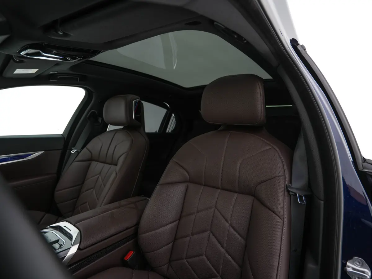 xDrive60 106 kWh M-Sport-Styling [3-Fase-11kW] {SoH-98%} (INCL-BTW) *PANO | LEATHER | FULL-LED | BLIND-SPOT | BOWERS&WILKINS | MEMORY-PACK | TOP-VIEW | VENTILATED/HEATED-COMFORTSEATS | SOFT-