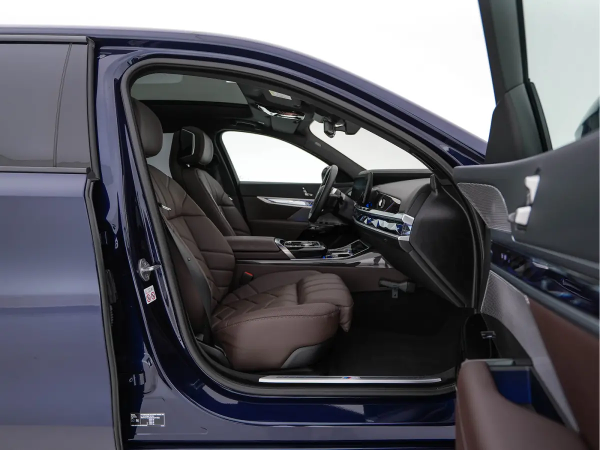 xDrive60 106 kWh M-Sport-Styling [3-Fase-11kW] {SoH-98%} (INCL-BTW) *PANO | LEATHER | FULL-LED | BLIND-SPOT | BOWERS&WILKINS | MEMORY-PACK | TOP-VIEW | VENTILATED/HEATED-COMFORTSEATS | SOFT-