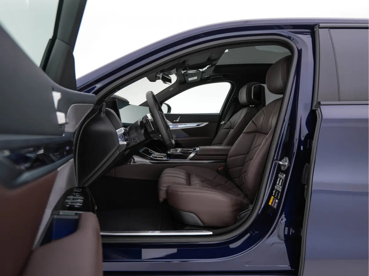 xDrive60 106 kWh M-Sport-Styling [3-Fase-11kW] {SoH-98%} (INCL-BTW) *PANO | LEATHER | FULL-LED | BLIND-SPOT | BOWERS&WILKINS | MEMORY-PACK | TOP-VIEW | VENTILATED/HEATED-COMFORTSEATS | SOFT-