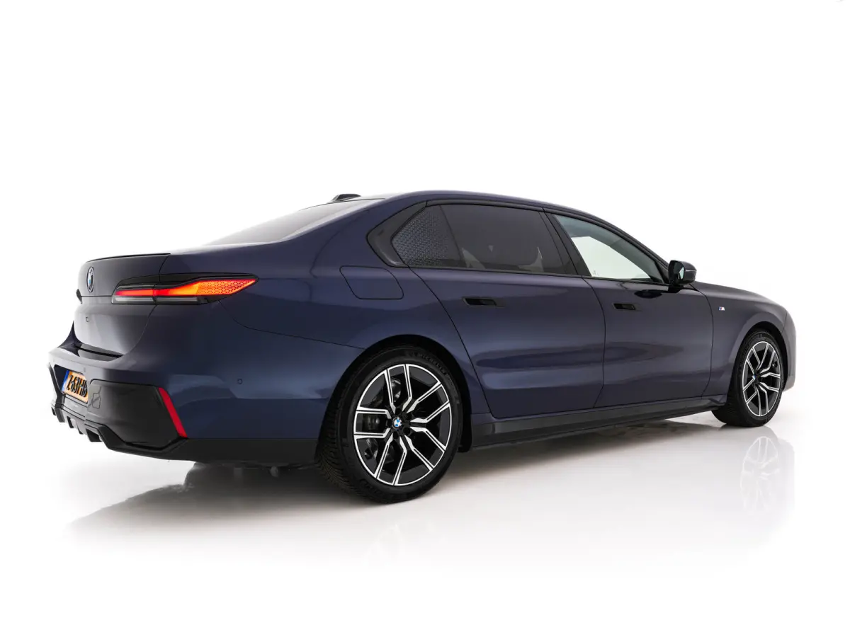xDrive60 106 kWh M-Sport-Styling [3-Fase-11kW] {SoH-98%} (INCL-BTW) *PANO | LEATHER | FULL-LED | BLIND-SPOT | BOWERS&WILKINS | MEMORY-PACK | TOP-VIEW | VENTILATED/HEATED-COMFORTSEATS | SOFT-