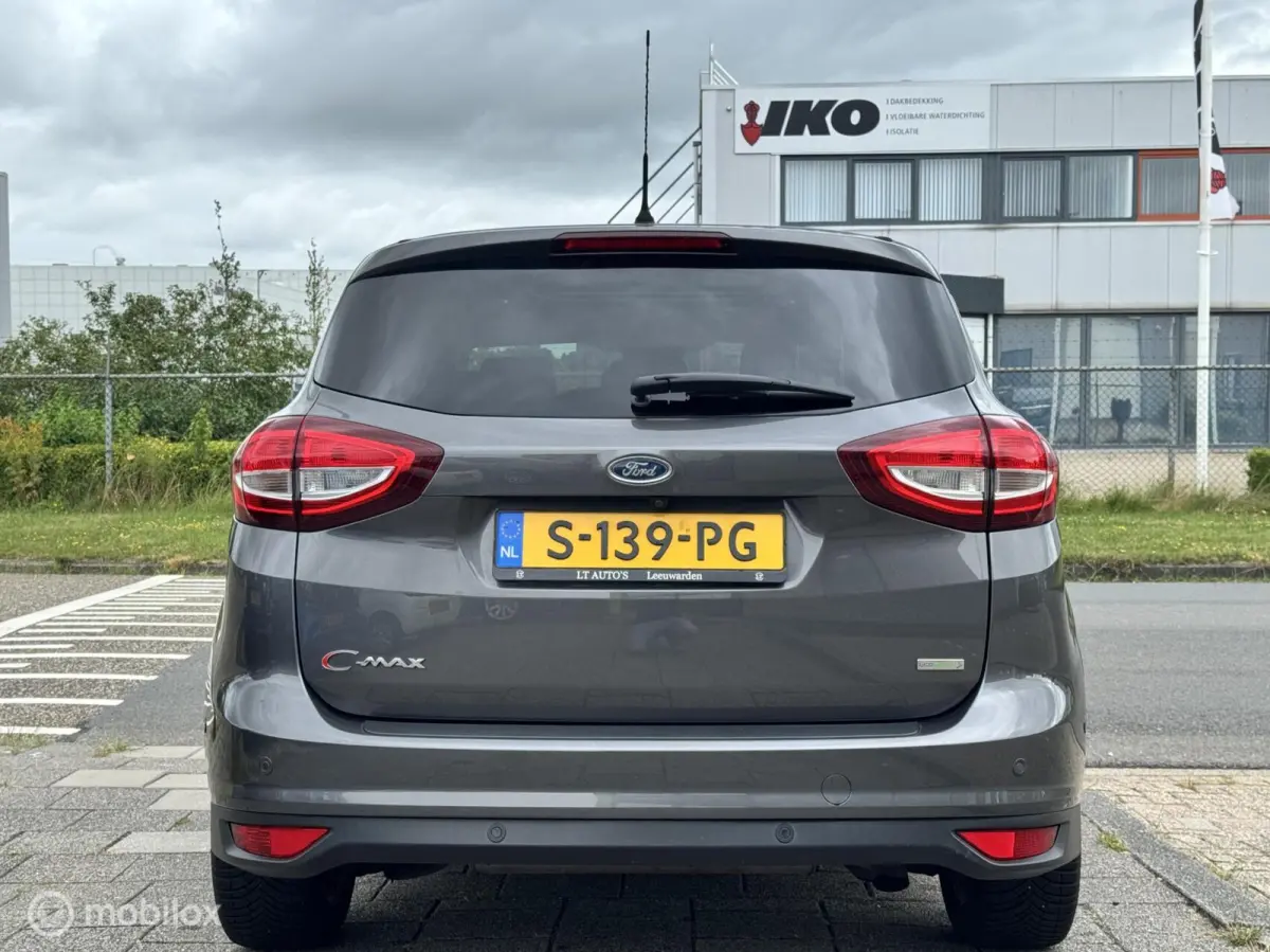 1.5 Titanium|Keyless Pano ½ Leer Camera Xenon LED